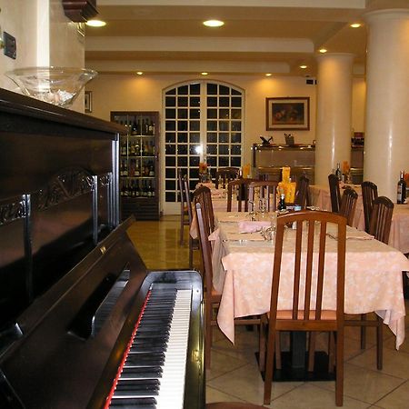 Hotel Flora Milano Marittima Extérieur photo