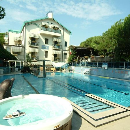 Hotel Flora Milano Marittima Extérieur photo