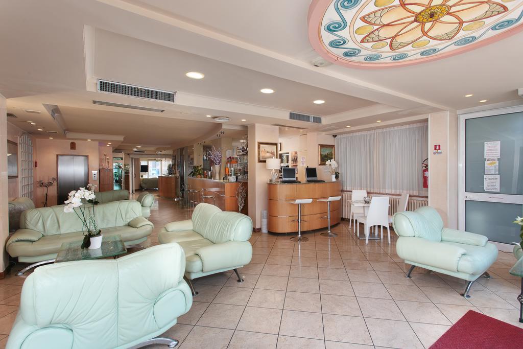 Hotel Flora Milano Marittima Extérieur photo